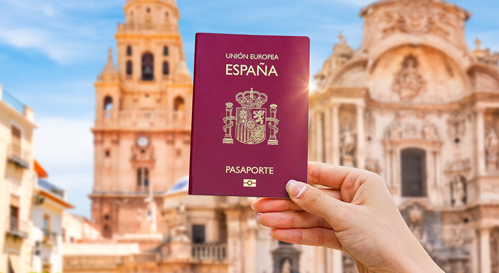 Brasileiros têm até o final de outubro para solicitar cidadania pela Lei dos Netos