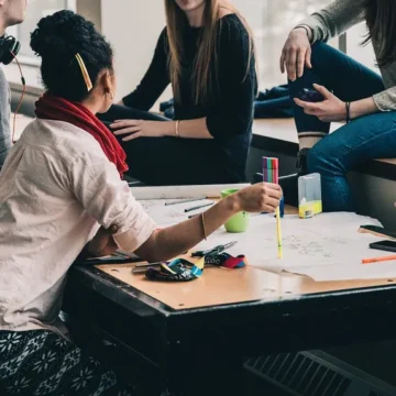 Espanha permite regularização por formação profissional; entenda o Arraigo para la Formación