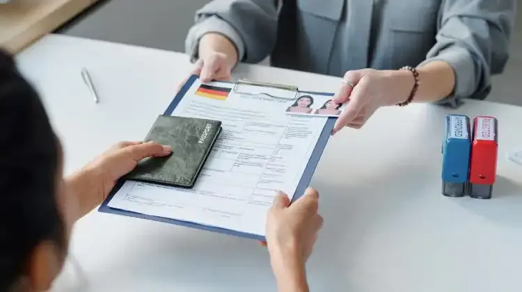 Alemanha amplia acesso ao mercado de trabalho com novo visto e flexibiliza regras de cidadania