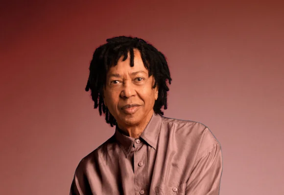 Djavan anuncia turnê na Europa em 2026 para celebrar 50 anos de carreira
