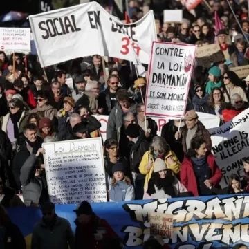 Imigrantes sem documentos têm direitos garantidos na União Europeia, mas acesso ainda enfrenta barreiras