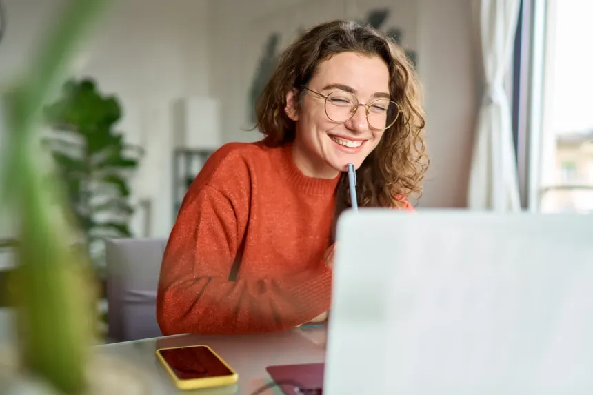 Trabalho remoto no exterior: como encontrar vagas em português no Linkedin